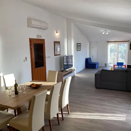 Miroslava Apartment *